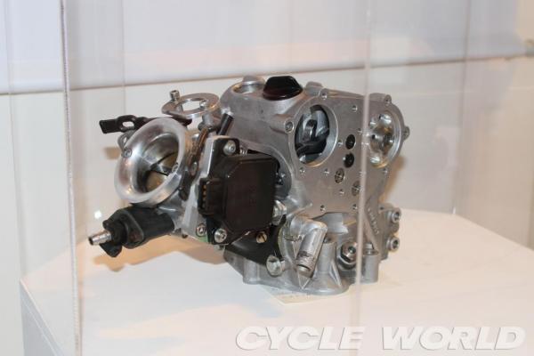 bmw-desmo-head.jpg